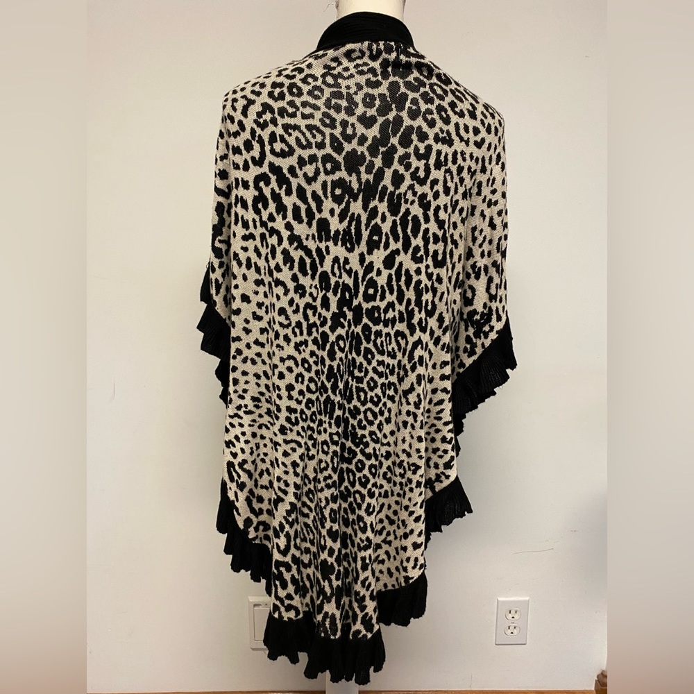 JOSEPH A Cheetah Print Black Ruffle Trim Poncho Shrug Wrap Size Medium - Picture 8 of 8